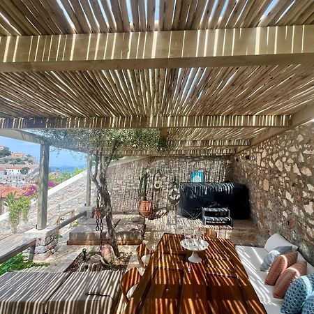 Portadelmare Deluxe Suites Hydra  Exterior photo