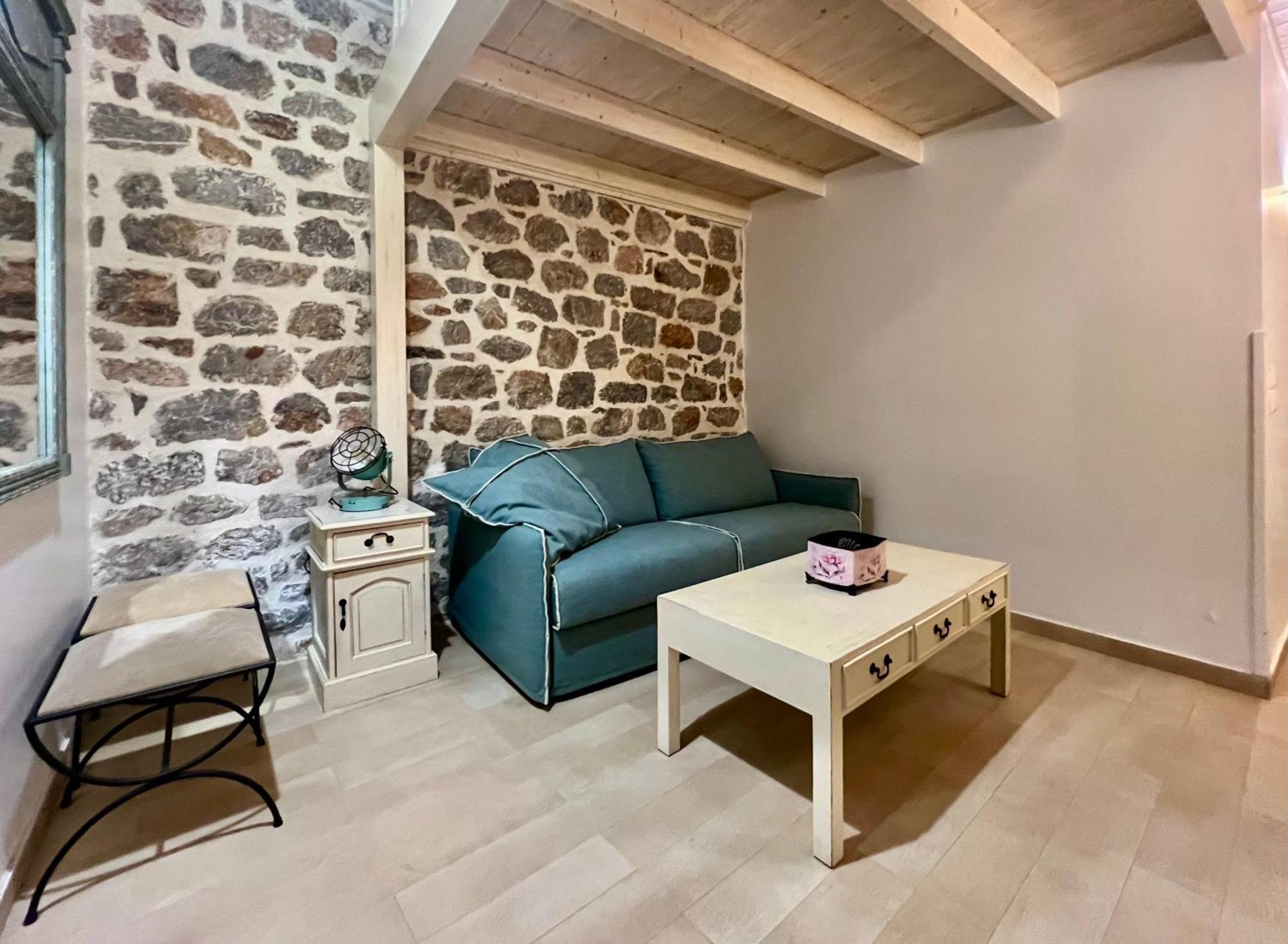 Portadelmare Deluxe Suites Hydra  Exterior photo